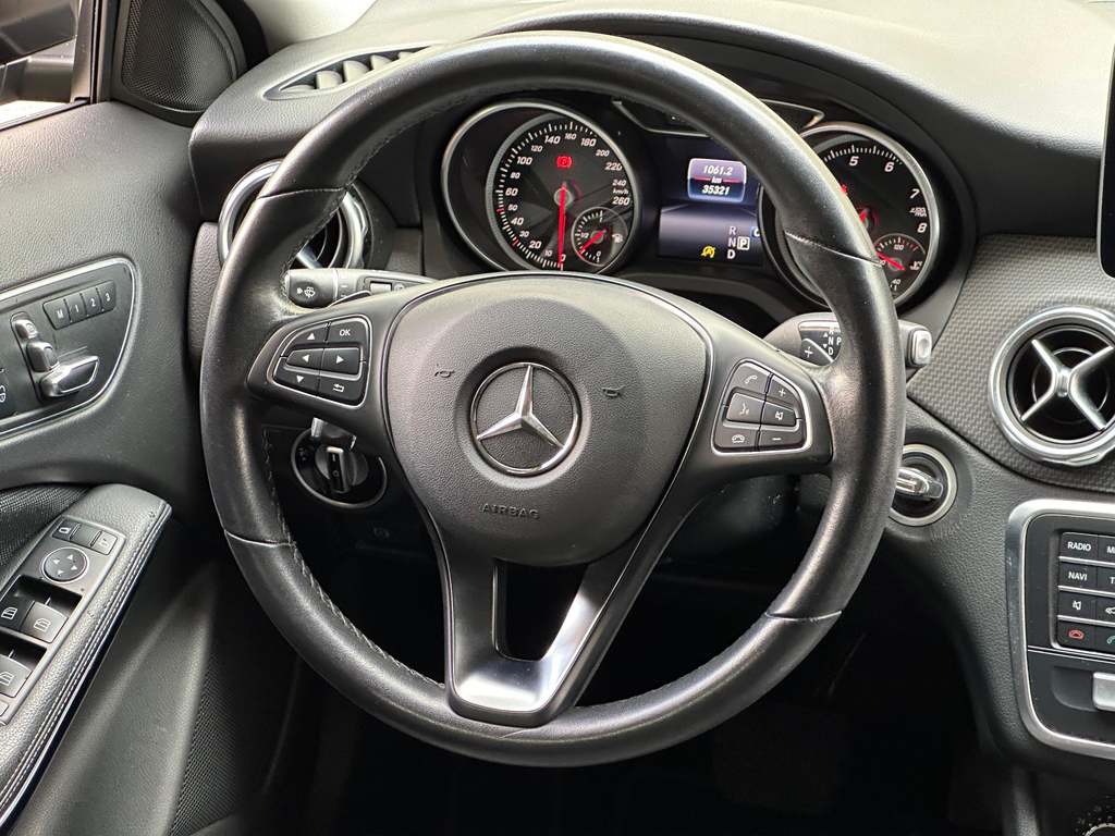 Mercedes Benz GLA-200 Preto