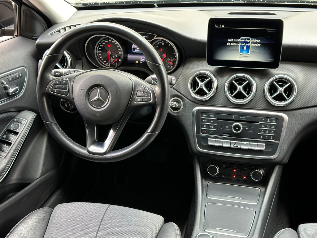 Mercedes Benz GLA-200 Preto