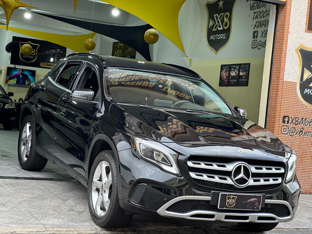 Mercedes Benz GLA-200 Preto