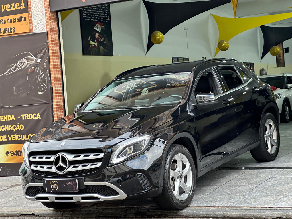 Mercedes Benz GLA-200 Preto