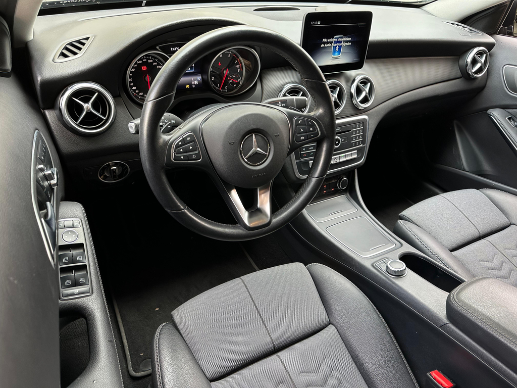 Mercedes Benz GLA-200 Preto