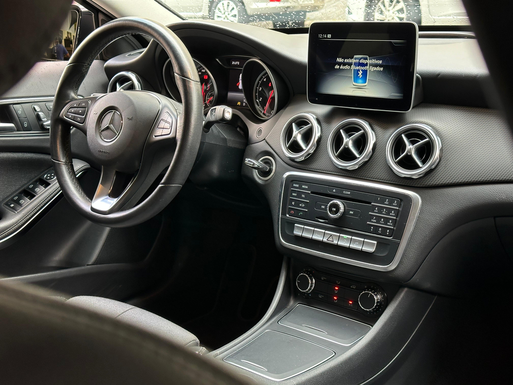 Mercedes Benz GLA-200 Preto