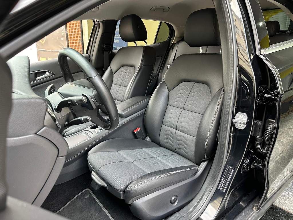 Mercedes Benz GLA-200 Preto
