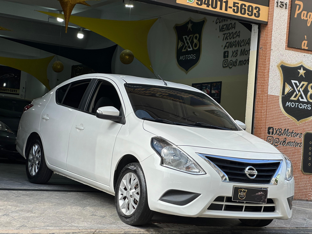 Nissan Versa Branco