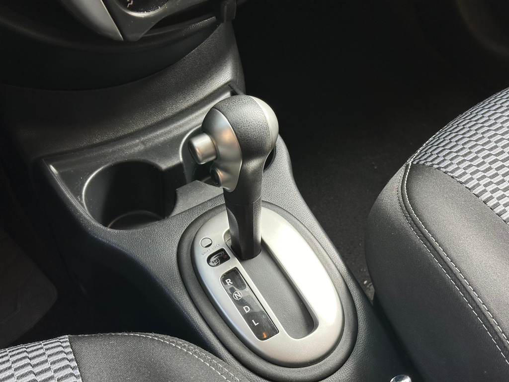 Nissan Versa Branco