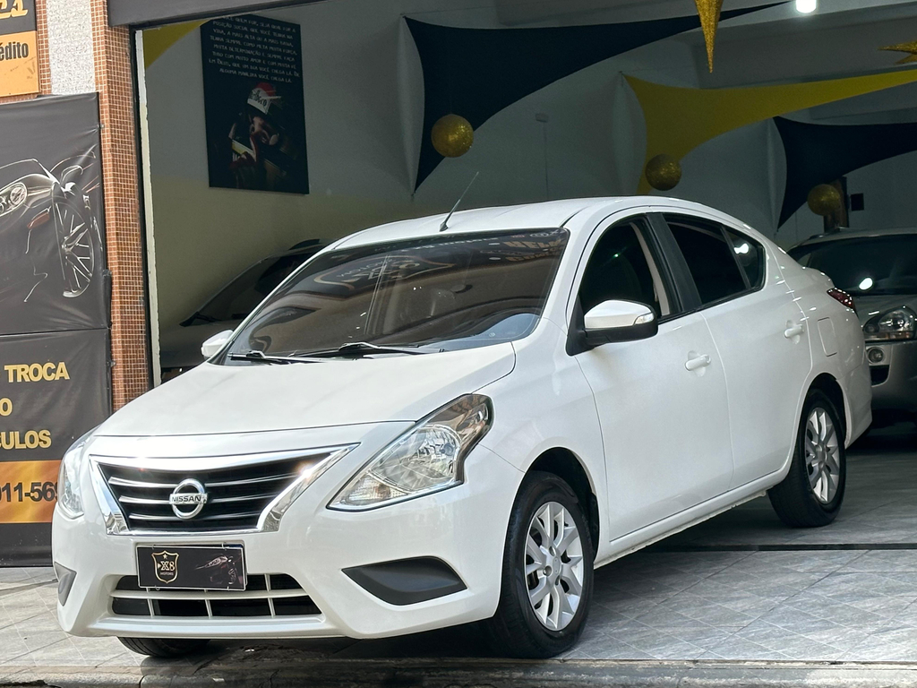 Nissan Versa Branco