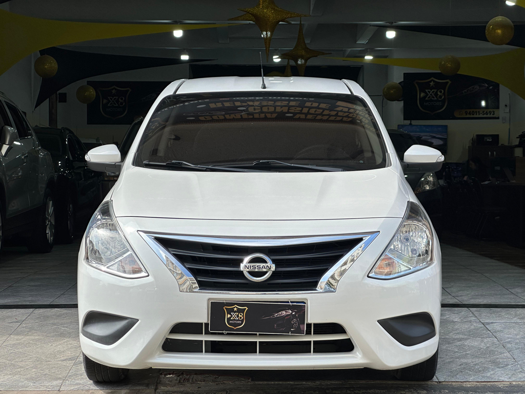 Nissan Versa Branco