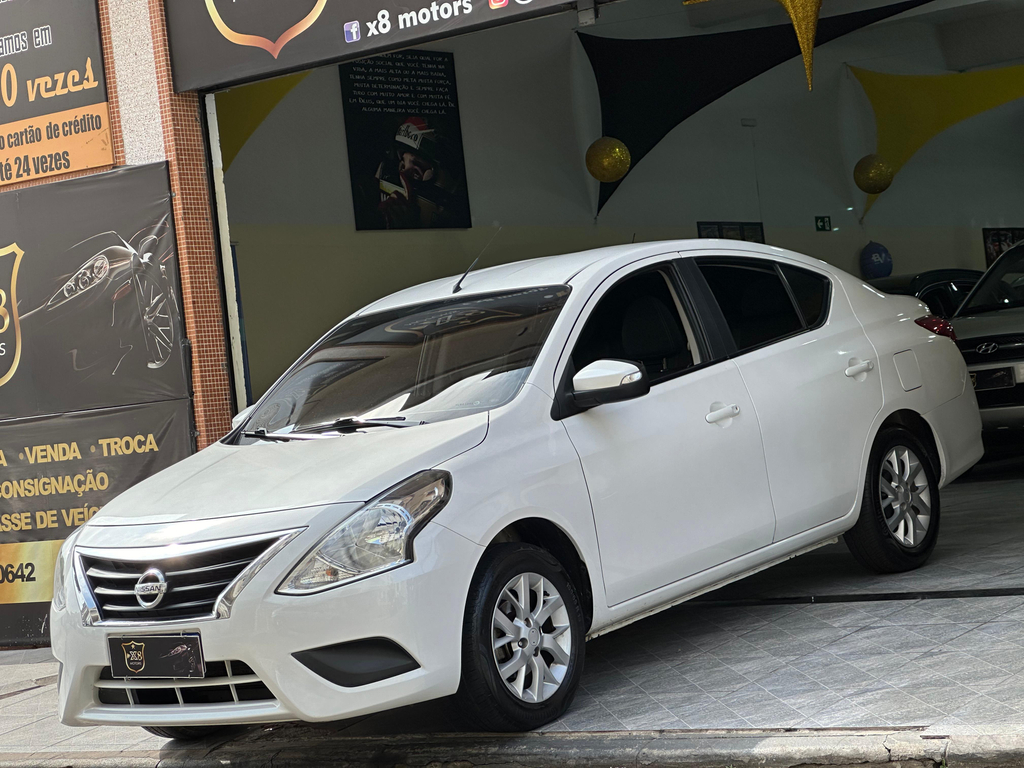 Nissan Versa Branco