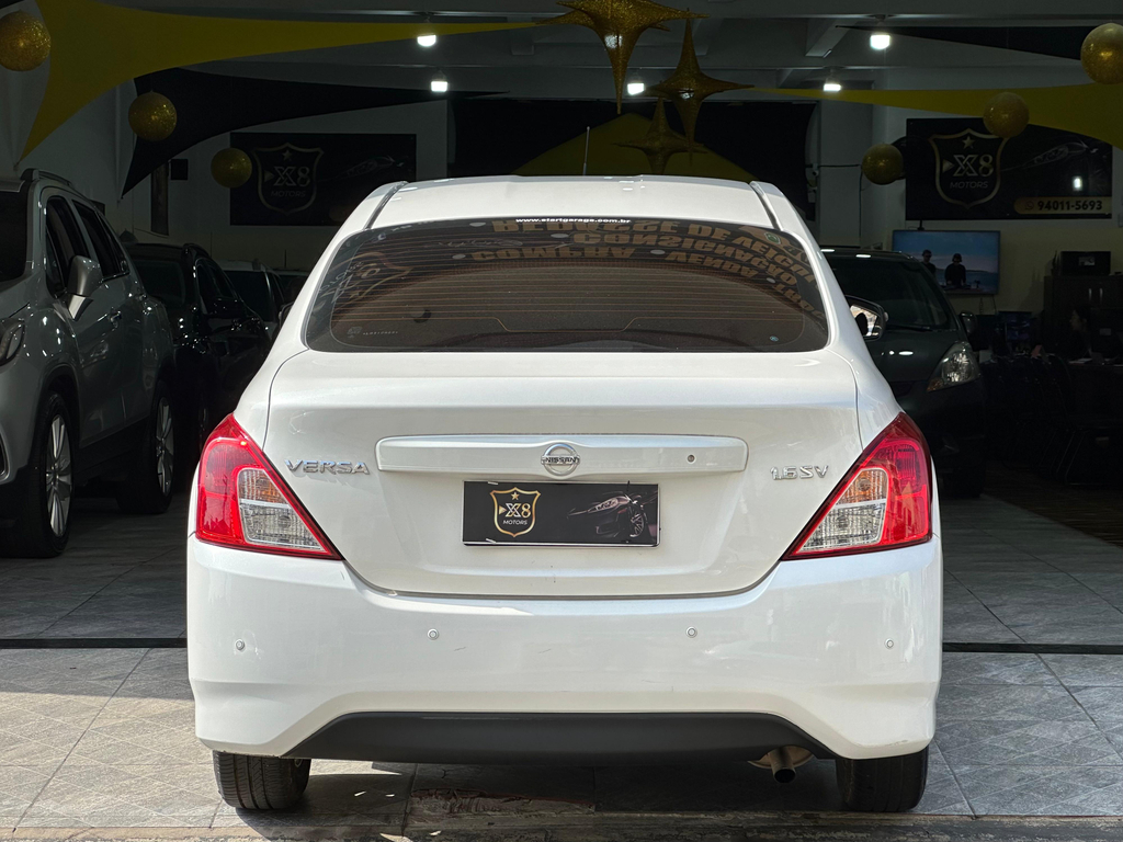 Nissan Versa Branco