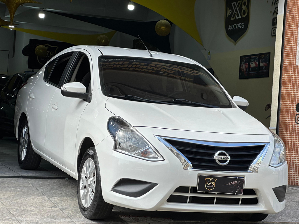 Nissan Versa Branco