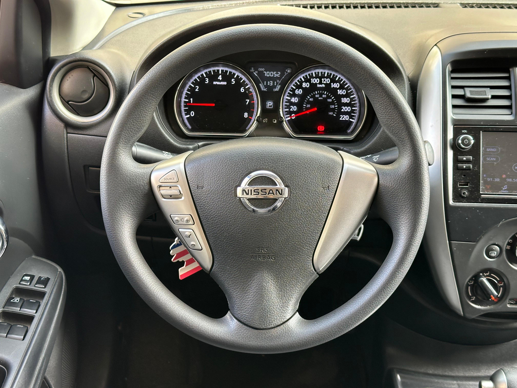 Nissan Versa Branco