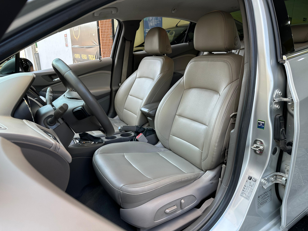 Chevrolet Cruze Sedan Prata