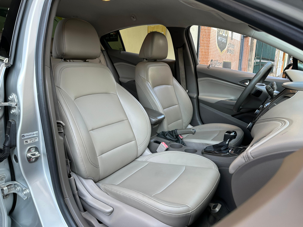 Chevrolet Cruze Sedan Prata