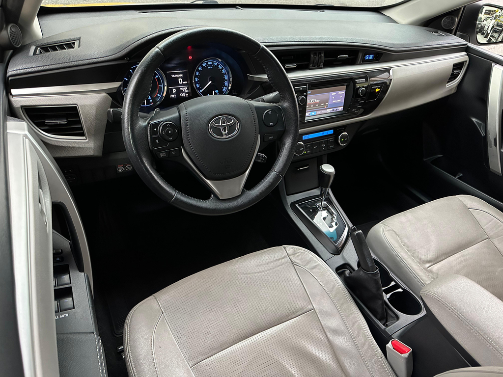 Toyota Corolla Prata