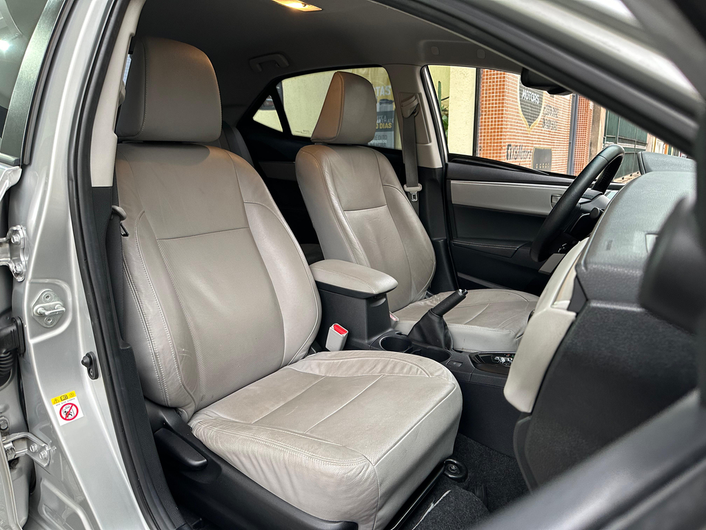 Toyota Corolla Prata