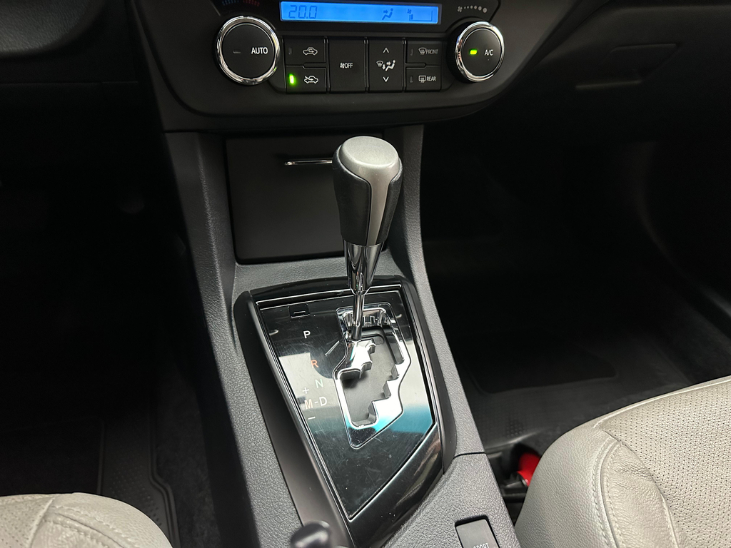 Toyota Corolla Prata
