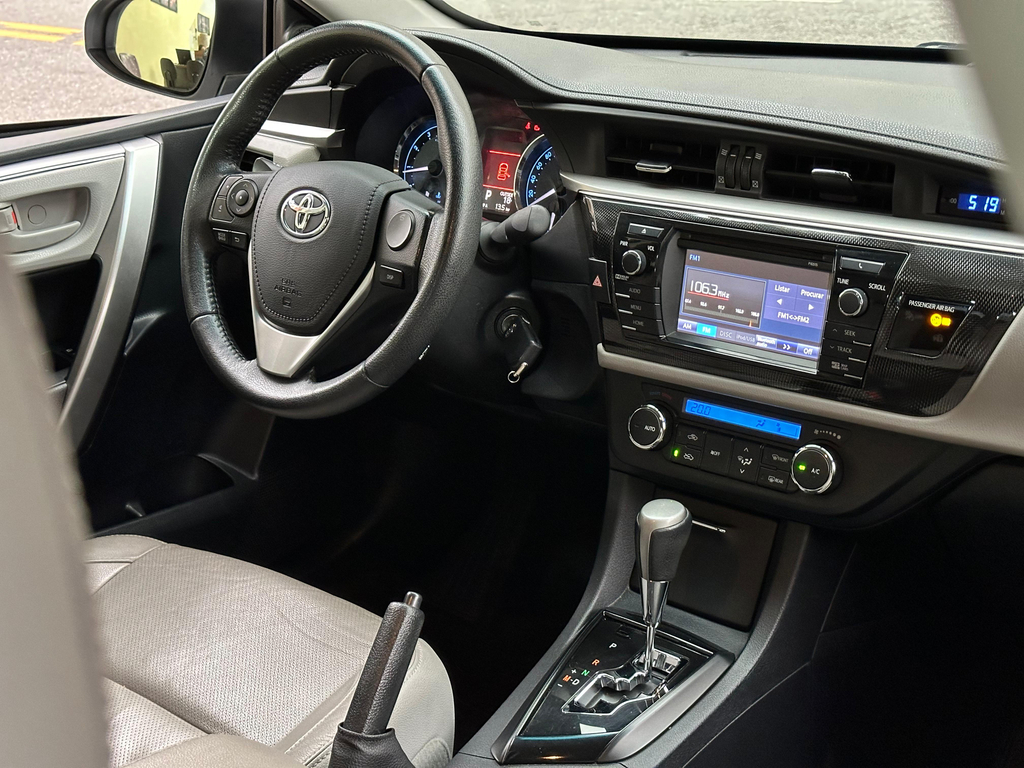 Toyota Corolla Prata