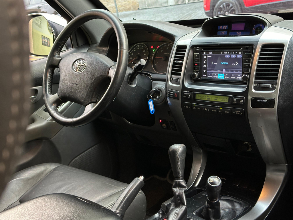 Toyota Land Cruiser Prado Prata
