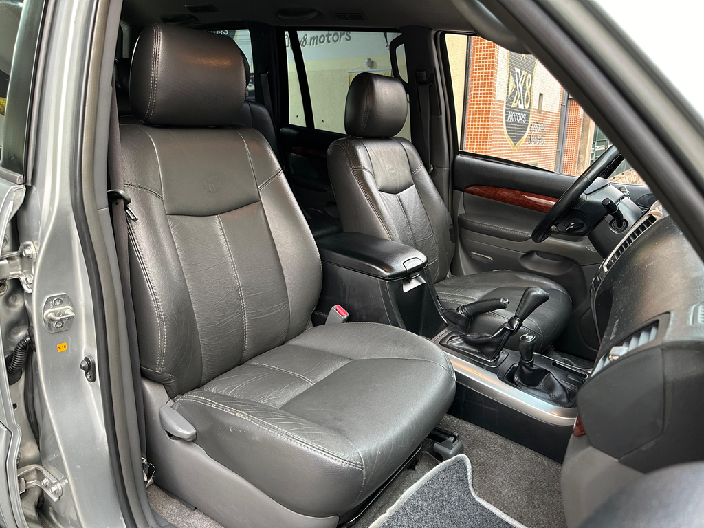 Toyota Land Cruiser Prado Prata