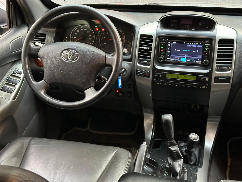 Toyota Land Cruiser Prado Prata