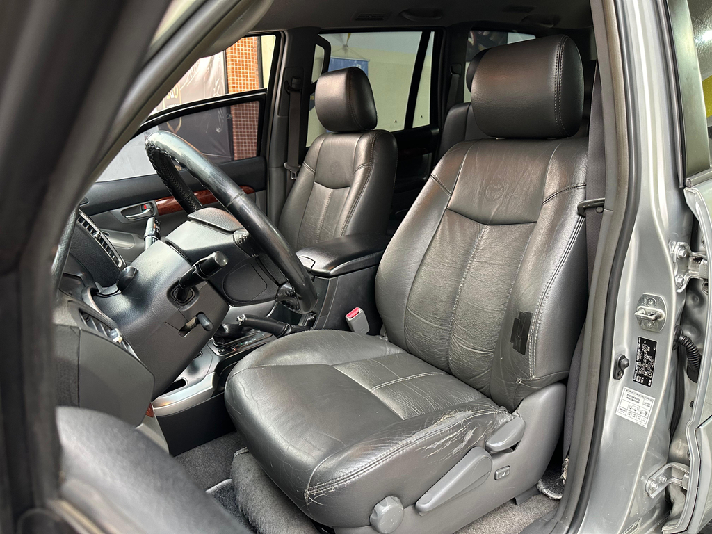 Toyota Land Cruiser Prado Prata