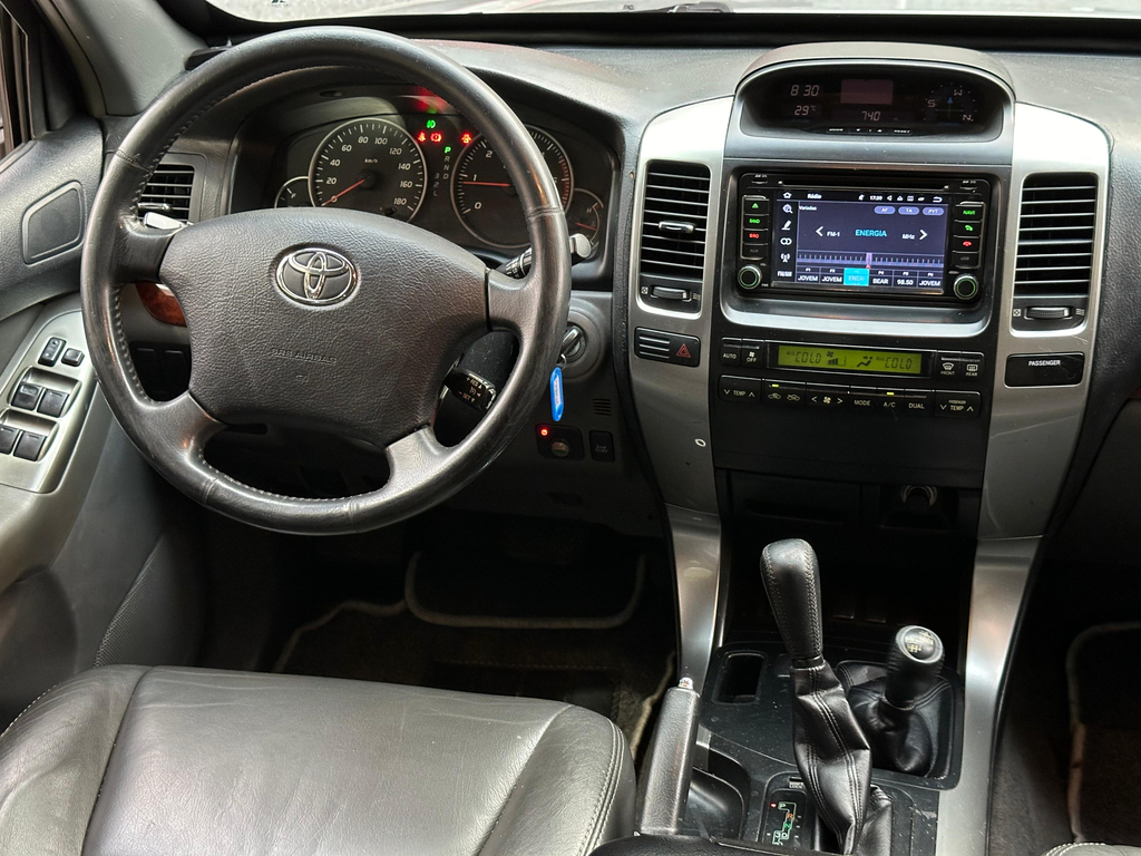 Toyota Land Cruiser Prado Prata