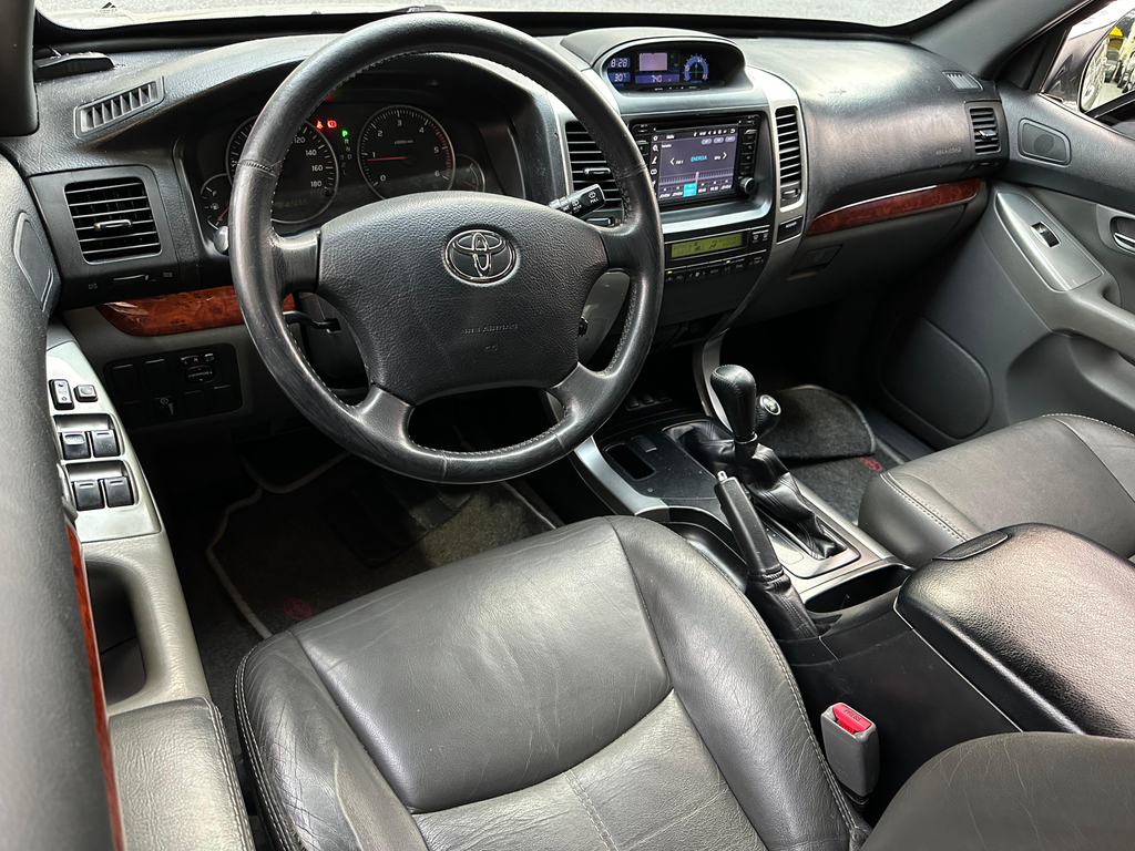 Toyota Land Cruiser Prado Prata