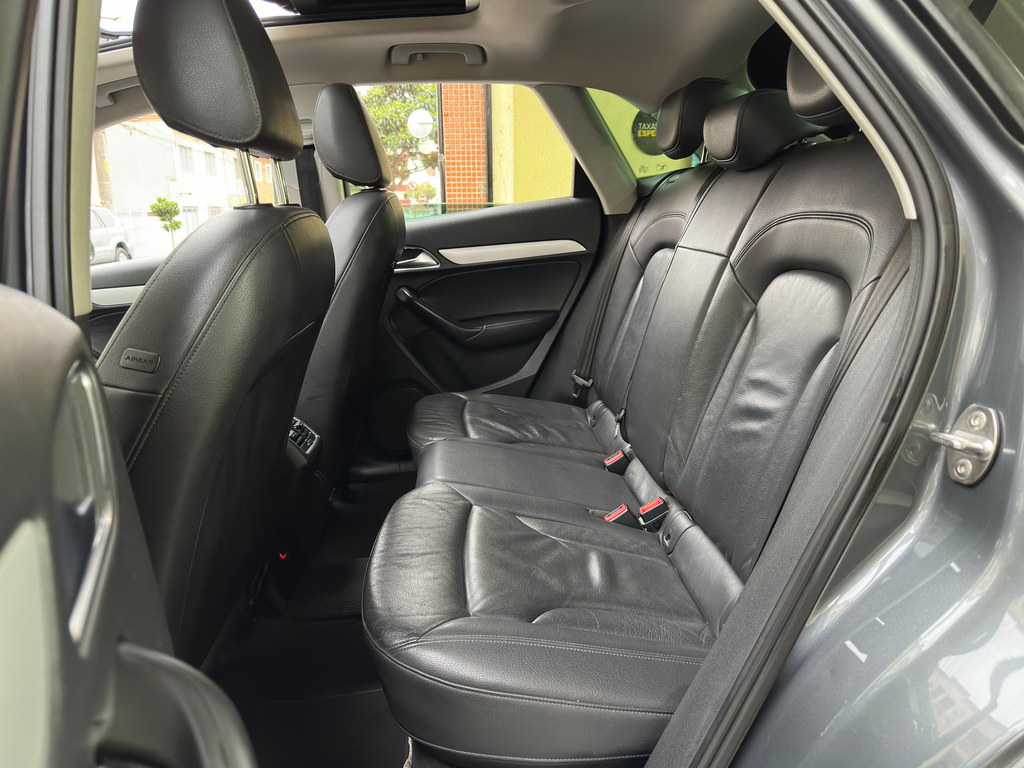 Audi Q7 Cinza
