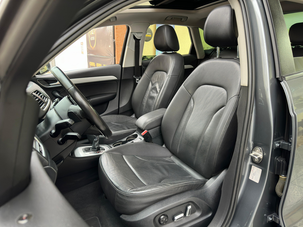 Audi Q7 Cinza