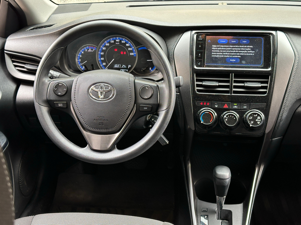 Toyota Yaris Sedan Prata