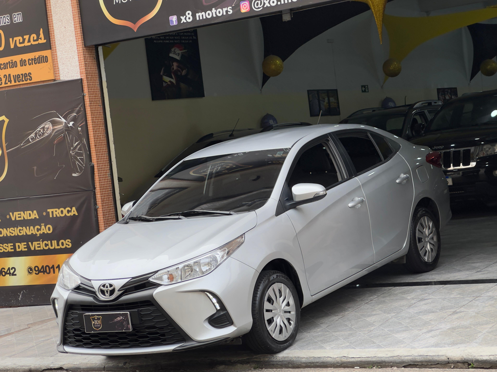 Toyota Yaris Sedan Prata