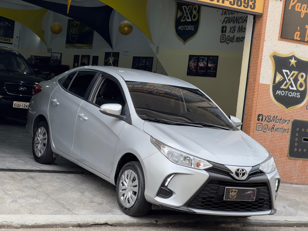 Toyota Yaris Sedan Prata