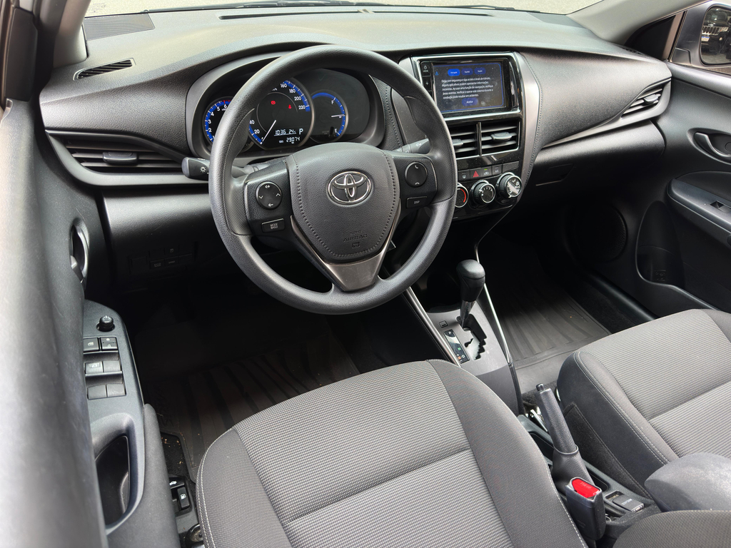Toyota Yaris Sedan Prata