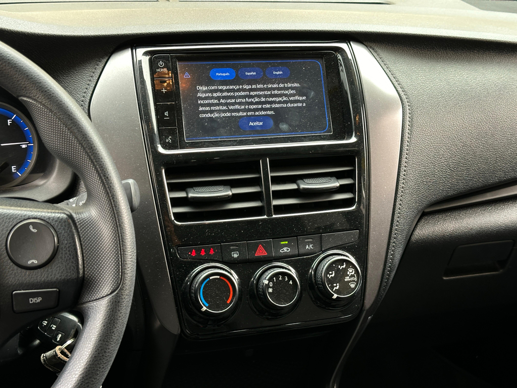 Toyota Yaris Sedan Prata