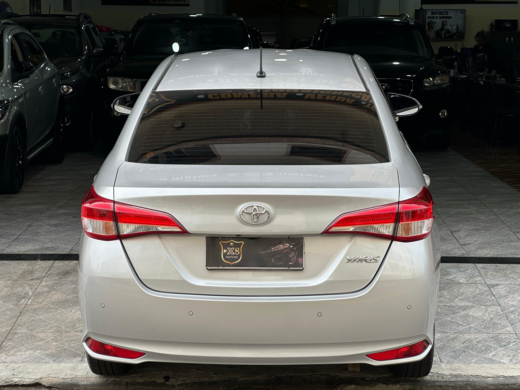 Toyota Yaris Sedan Prata