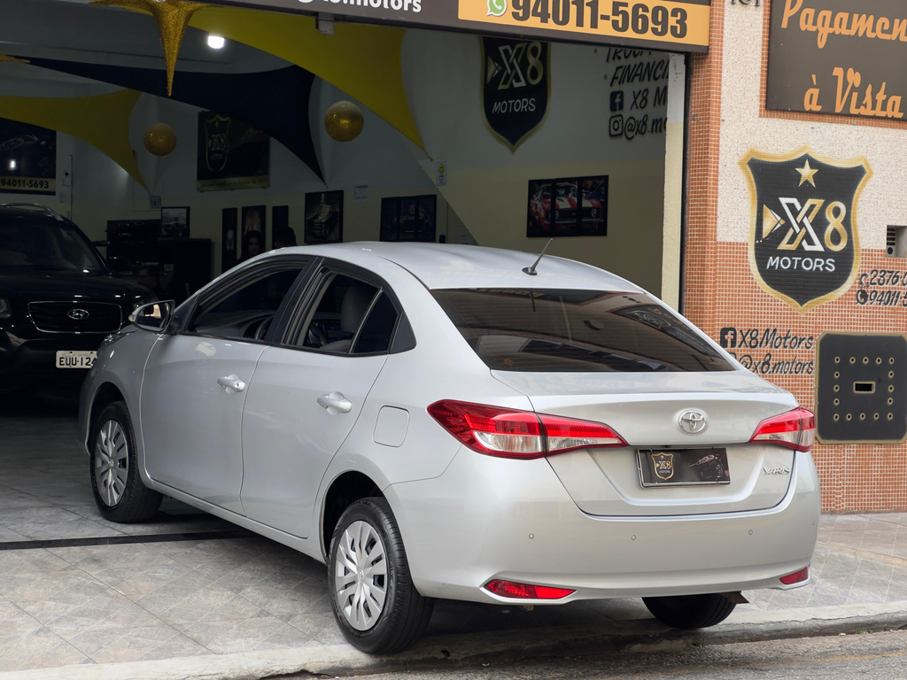 Toyota Yaris Sedan Prata