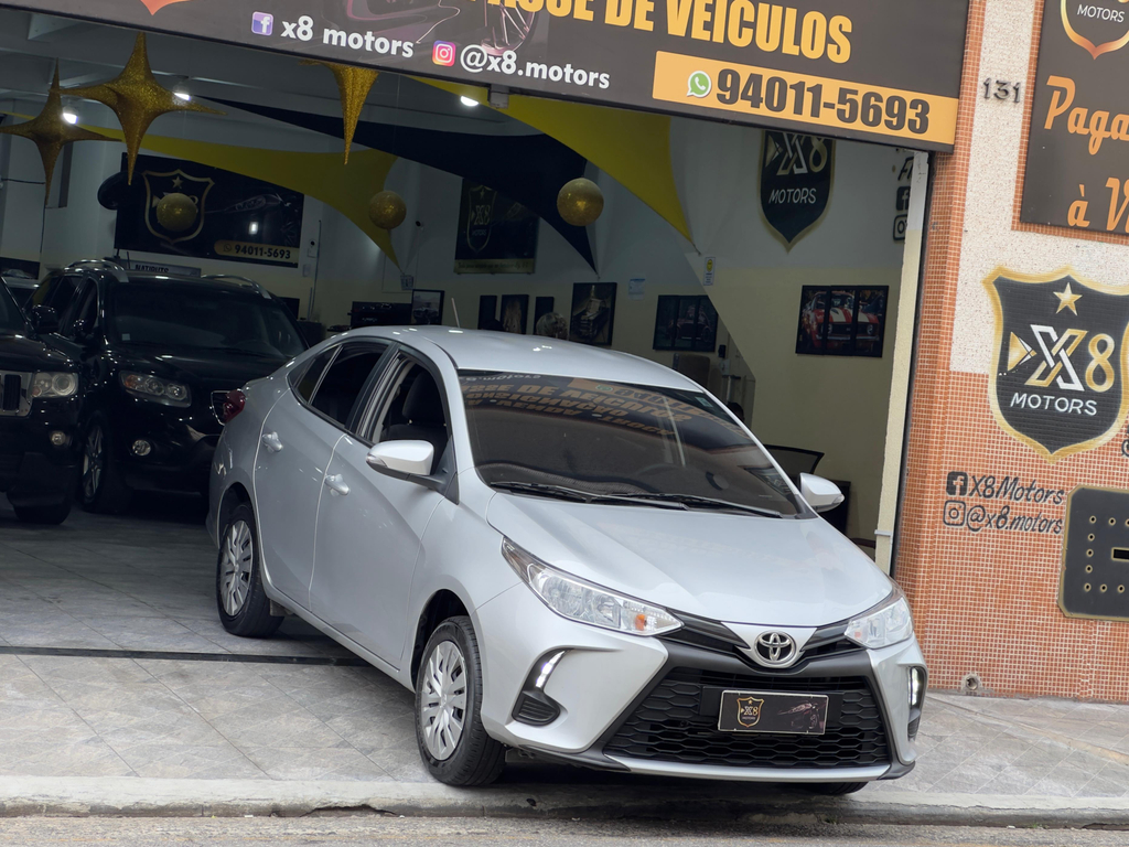 Toyota Yaris Sedan Prata