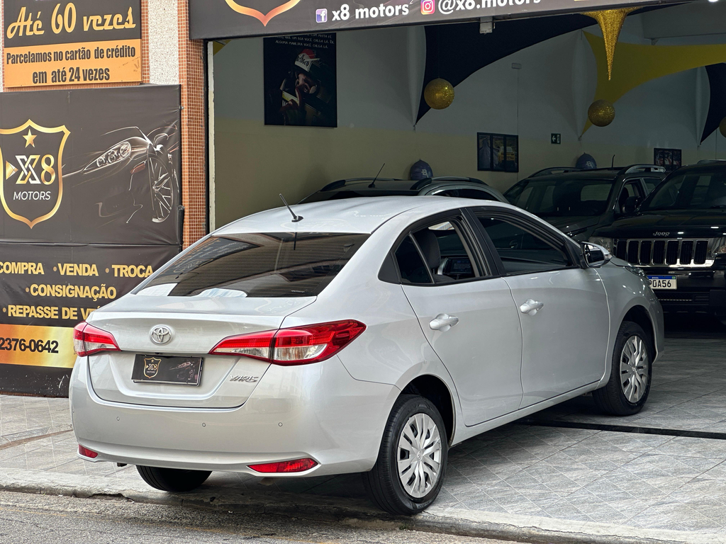 Toyota Yaris Sedan Prata