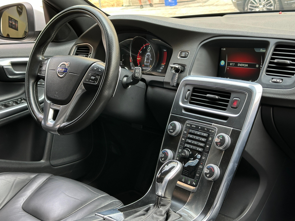 Volvo V60 Cinza