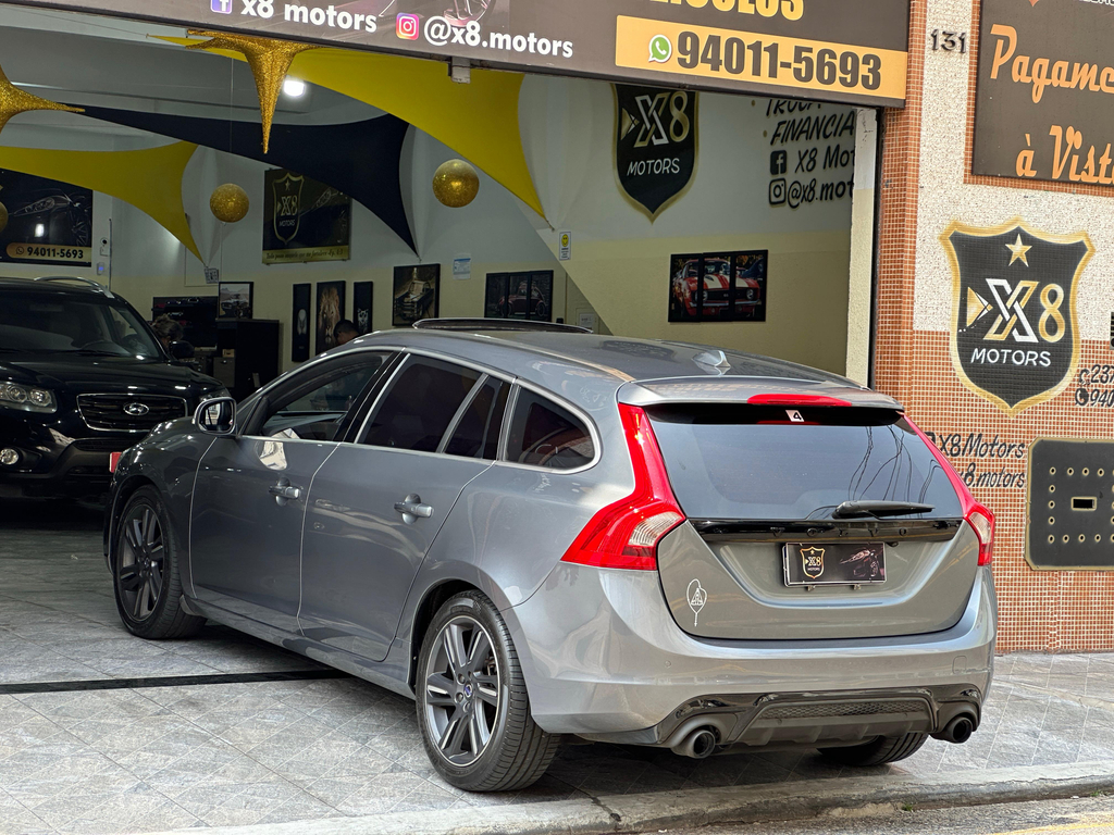 Volvo V60 Cinza