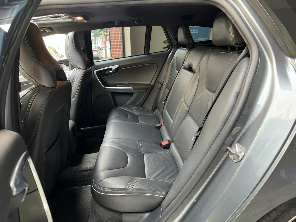 Volvo V60 Cinza