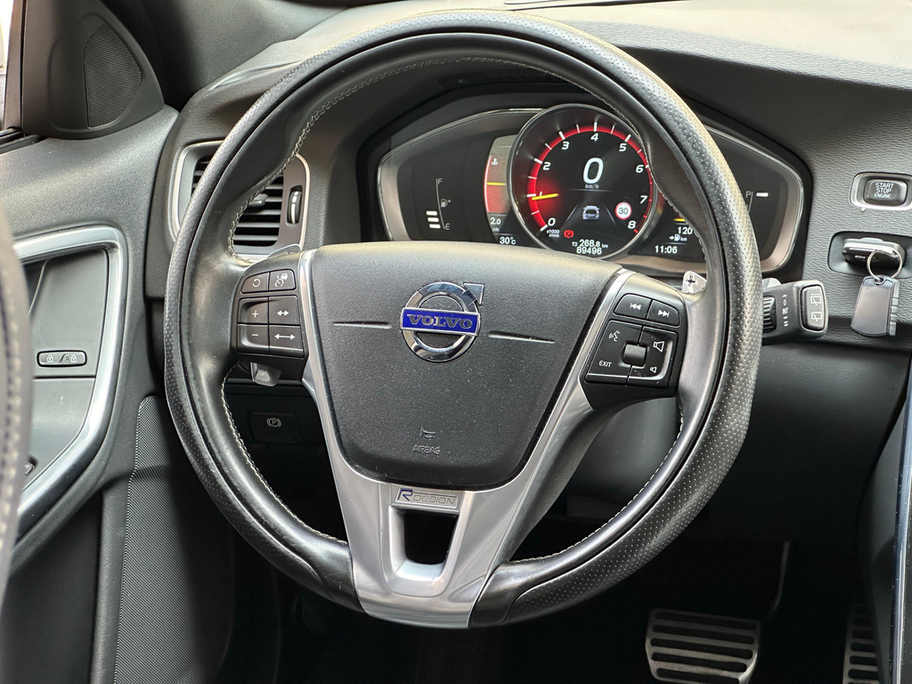 Volvo V60 Cinza