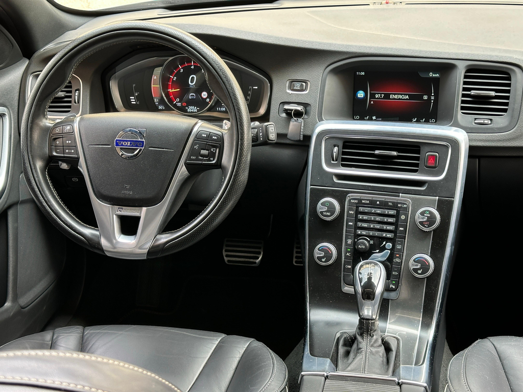 Volvo V60 Cinza