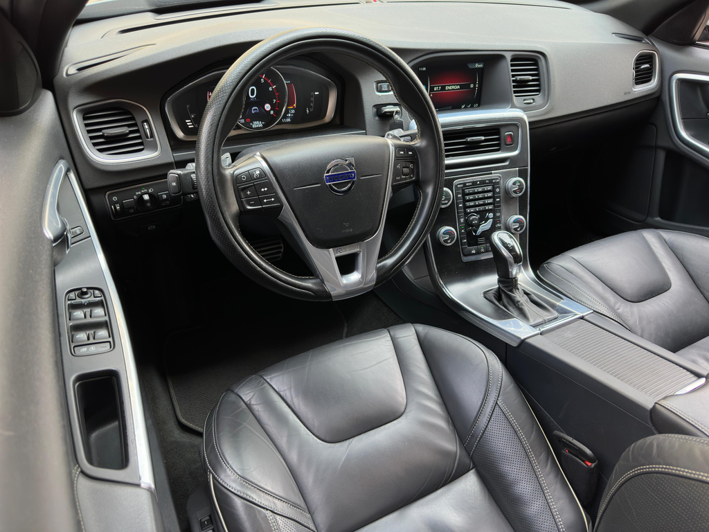 Volvo V60 Cinza