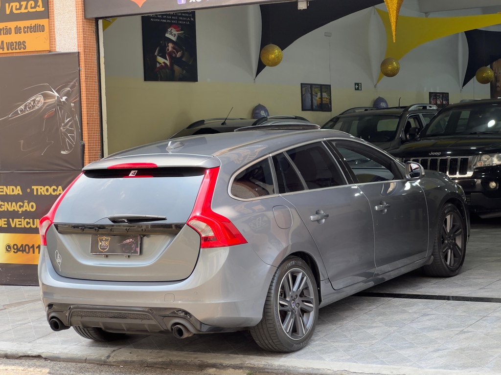 Volvo V60 Cinza