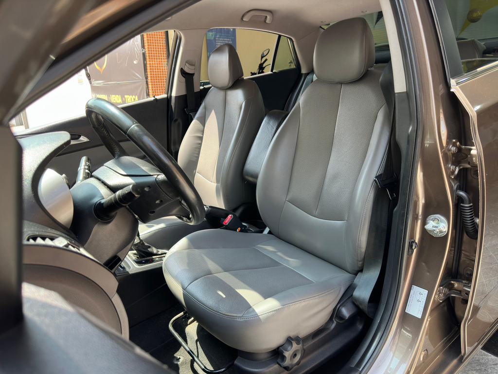 Hyundai HB20S Marrom