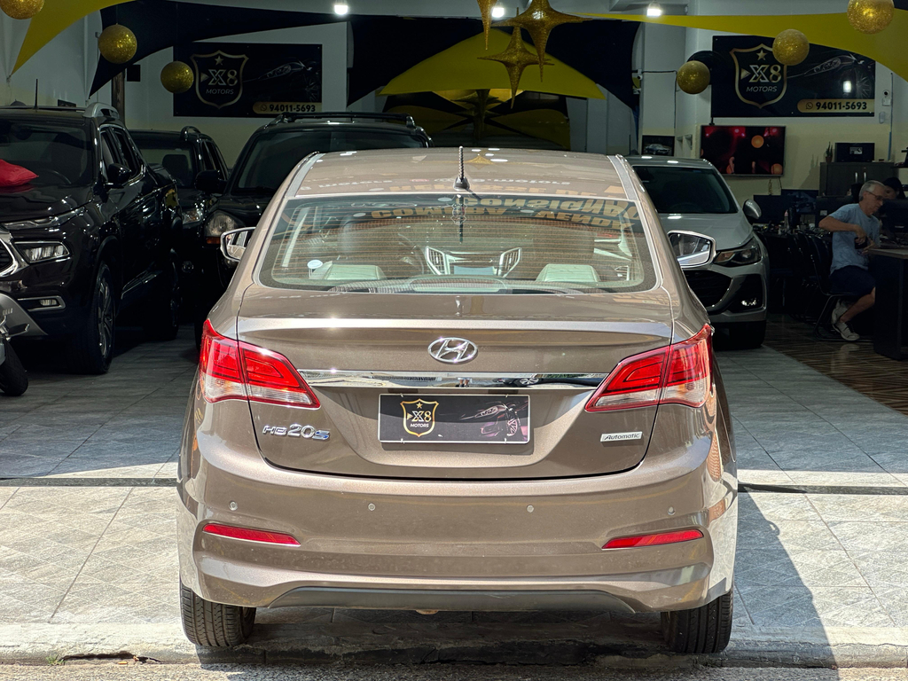 Hyundai HB20S Marrom
