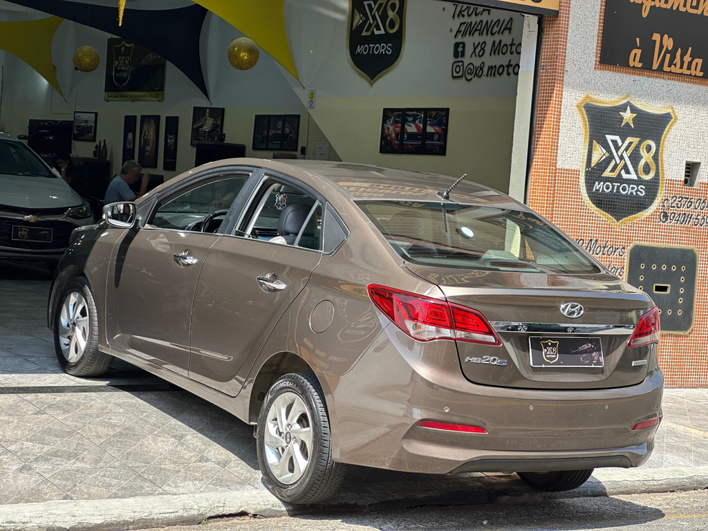 Hyundai HB20S Marrom