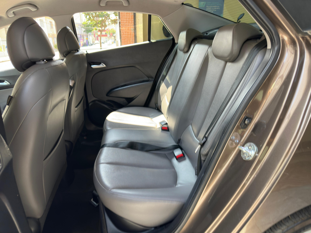 Hyundai HB20S Marrom