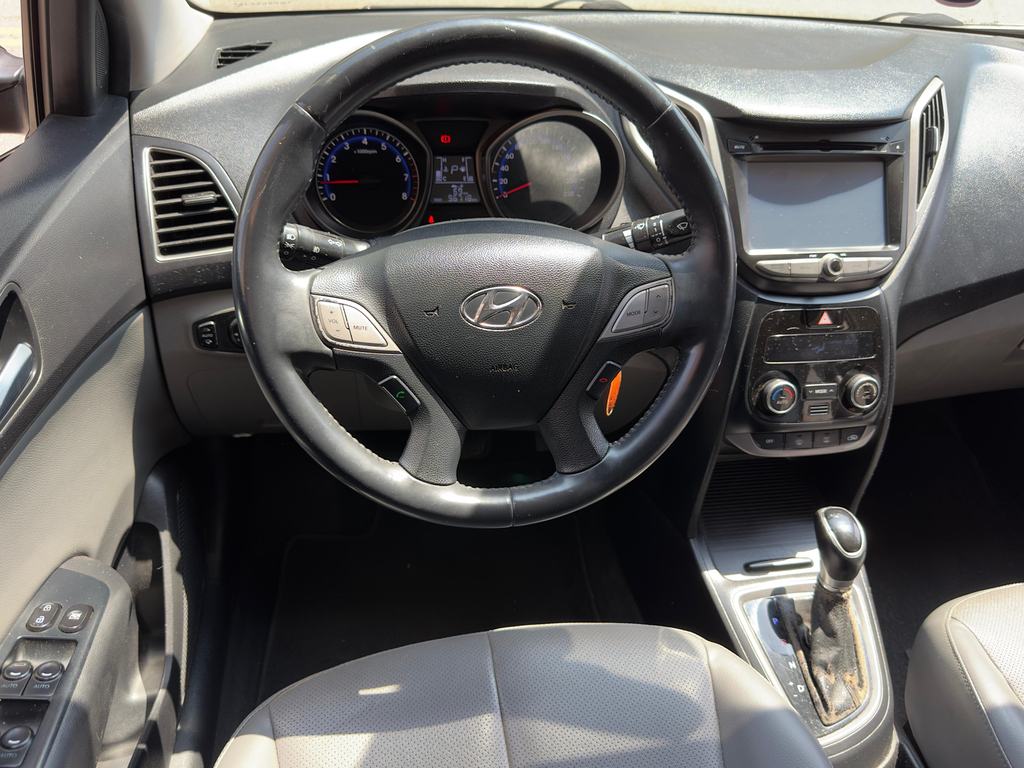 Hyundai HB20S Marrom